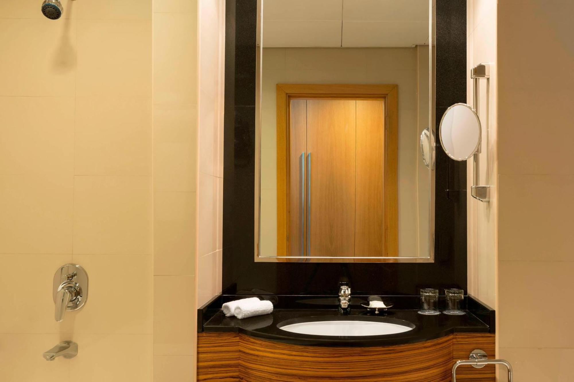 Four Points By Sheraton Bur Dubai Bagian luar foto